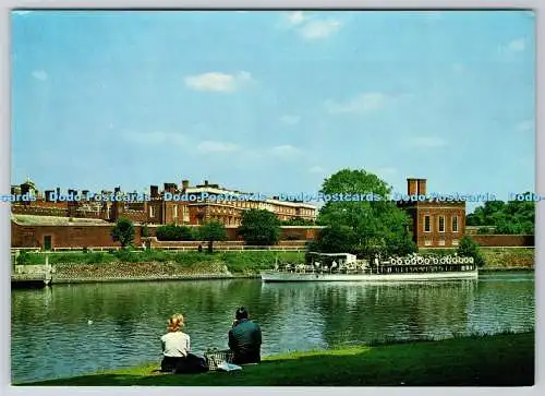 D327024 Hampton Court Palase. London. Blick über die Themse. Dept of the Envi