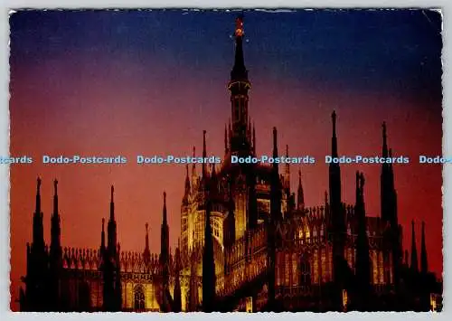 D327043 Milano. Teilansicht der Kathedrale bei Sonnenuntergang. Kodak Ektachrome