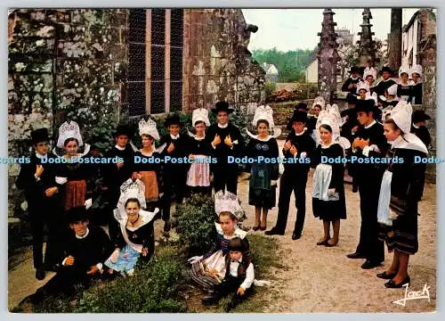 D327044 Folklore de Bretagne. La Foret Fouesnant. Le cercle celtique Bleuniou Ki
