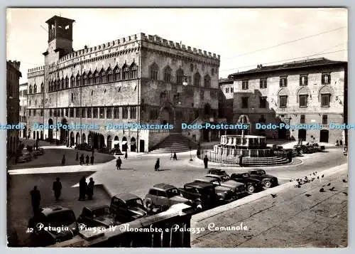 D332272 Perugia. Piazza IV Novembre e Palazzo Comunale. Angeli. RP