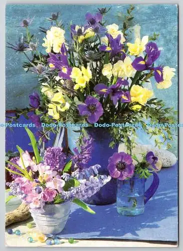 D329695 Gartenblumen in Vasen. Carolyn Bailey. Debbie Patterson. Frau und Heimat