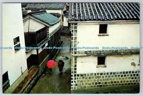 D327262 Kurashiki. Eine Reihe alter Häuser in der Regendusche. Japan