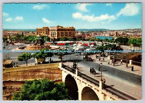 D332474 Malta. Floriana. Busbahnhof und Tritonbrunnen. Der Malta Import und