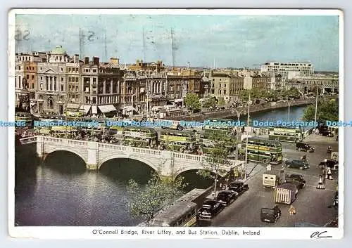 D335334 Dublin. Irland. O Connell Bridge. Fluss Liffey und Busbahnhof. Holz Pr