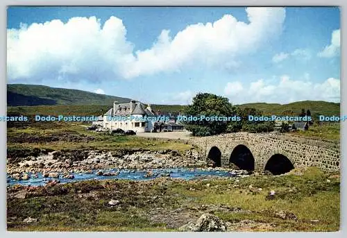 D332579 Isle of Skye. Sligachan Hotel und Fluss Sligachan. J. Arthur Dixon Ltd