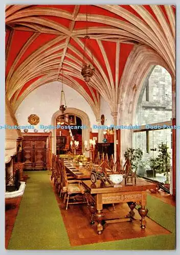 D329916 England. Hampshire. Beaulieu. Speisesaal des Schlosshauses. Topische Presse