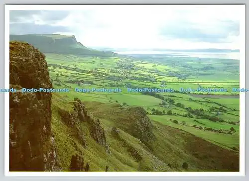 D327400 Die Klippen von Binevenangh. Belfast Litho Printers Ltd. Irland. Alan Joh