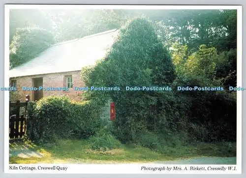 D327475 Ofenhaus. Creswell Quay. Frau A. Birkett. Cresselly W.I. Dyfed Pemb