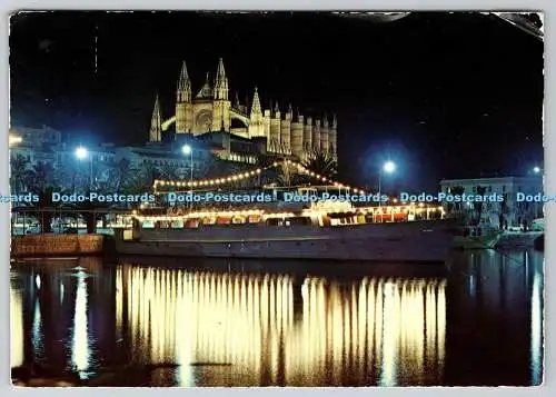 D327548 Palma de Mallorca. Motonave Carabela. Al Fondo la Catedral. Flor de Alme