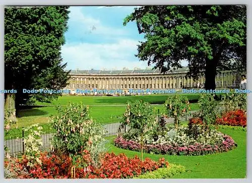 D332807 Badewanne. Blick auf den Royal Crescent von Victoria Gardens. Unichrome o