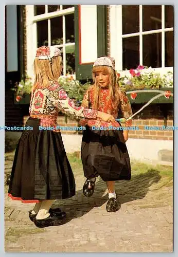 D330154 Holland. Marken. Authentische Kostüme. Uitgave Klompenmakerij Marken. Mast