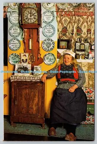 D330155 Holland. Marken. Gebr. Spanjersberg. Rotterdam en Antwerpen. M 32. Postc