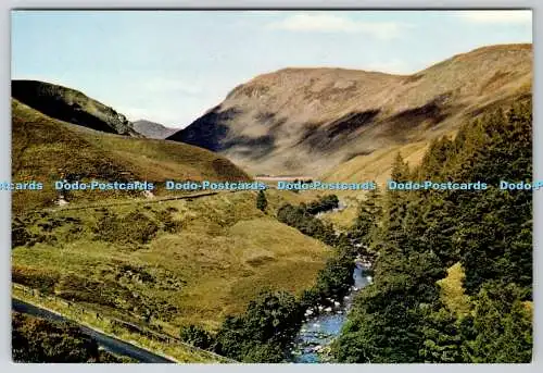 D332818 Perthshire. The Sma Glen. in der Nähe von Crieff. Zeigt die kurvenreiche Straße über dem