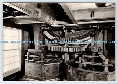 D335579 Suffolk. Saxtead Green Post Mill. Arbeitsministerium. Krone
