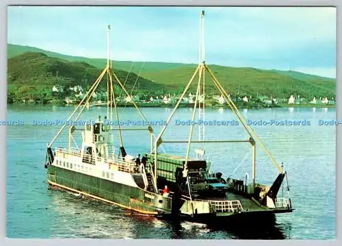 D332835 Kyle of Lochalsh. Blick nach Kyleakin mit der Autofähre im Foregrou