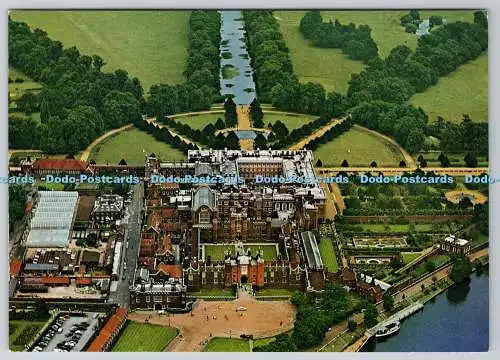 D327630 Hampton Court Palace. Middlesex. Luftansicht von Nordwesten. Abt. der E