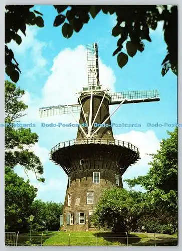 D330200 Holland. Leiden. De monumentale 7 verdiepingen hoge stellingkorenmolen D