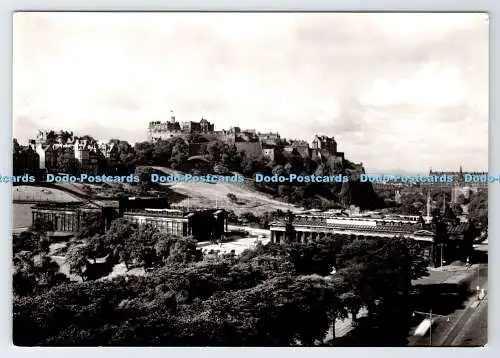 D335716 Edinburgh Castle und die National Gallery. Krone