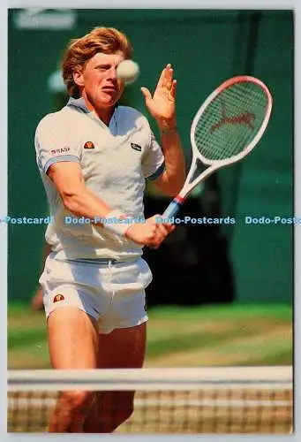 D330372 Tennisist Boris Becker behält den Ball im Blick. Bob Thomas Sportfoto