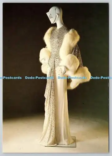 D330390 Badewanne. Kostümmuseum. Abendkleid und Jacke aus Perlen bestickt si