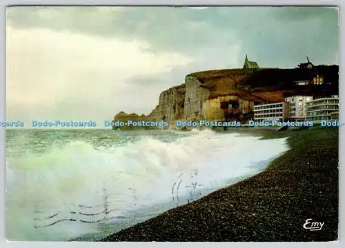 D333080 Etretat. La Falaise d Amont. Le Goubey. 1975