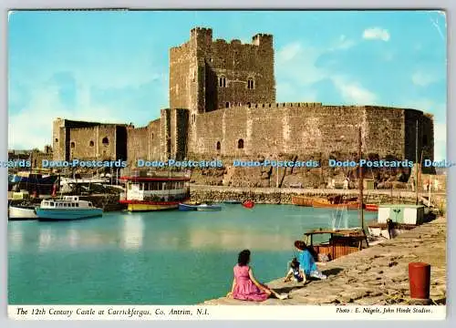 D333126 Co. Antrim. Das Schloss von Carrickfergus aus dem 12. Jahrhundert. John Hinde Ltd.E