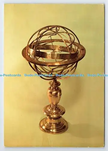 D335974 Edinburgh. Das Royal Scottish Museum. Armillarkugel aus Messing. Krone