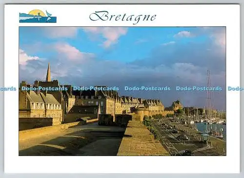D330647 Bretagne. Saint Malo. Erste Tageslichtstrahlen auf den Wällen. Jos. 1993
