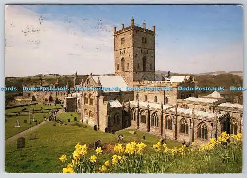 D328119 St David s. Die Kathedrale aus dem Südosten. Judges Ltd. Hastings. PM