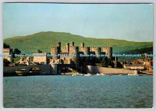 D328141 Conway. Gwynedd. Blick auf das Schloss und die Brücken. J. Arthur Dixon Ltd.