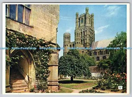 D330696 Ely Cathedral. Westturm aus dem Alten Dekanat. Walter Scott. Bradford