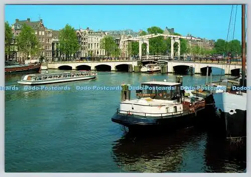 D328180 Amsterdam. Holland. Die hölzerne Zugbrücke namens De Magere Brug. Gebr.