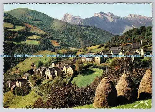 D333382 Les Pyrenees. Le Plat a Barbe et le Pic d Anie. Jove