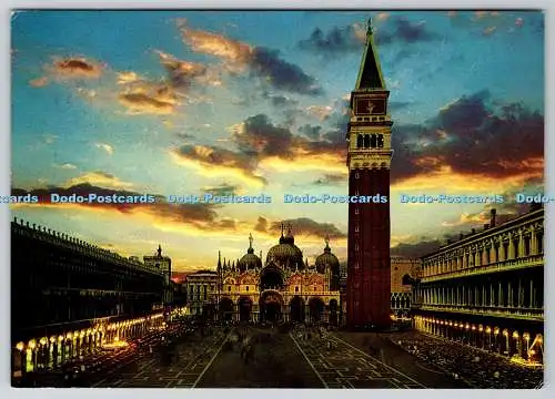 D330734 Venezia. Piazza S. Marco. Storti