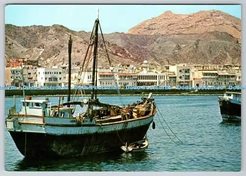 D330885 Mutrah Harbour. Der Sultant von Oman. Familienbuchhandlung