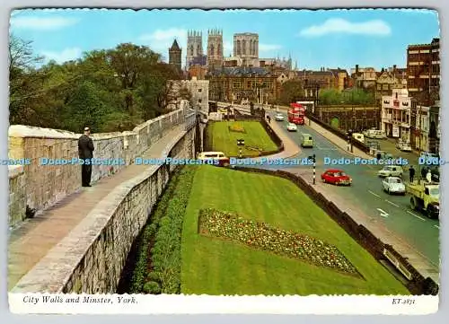 D330889 York. Stadtmauer und Münster. Bamforth. Holmfirth. Yorks