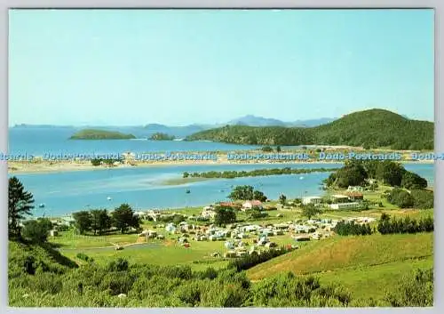 D333669 Tutukaka Coast Motor Camp. Blick in Richtung Sandkasten und Ziegeninsel. A.