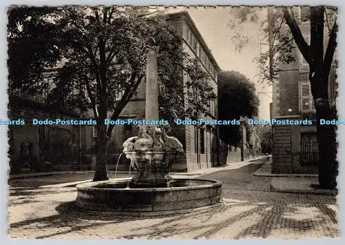 D331040 La Provence. Aix en Provence. Fontaine des 4 Dauphins. Mrz