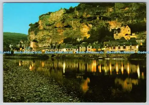 D328543 Laroque Gageac. Das Dorf bei Nacht am Ufer der Dordogne. Bild