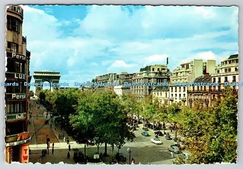 D331086 Paris. Avenue des Champs Elysees. Chantal