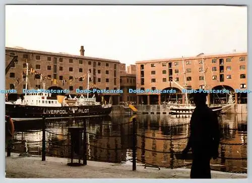 D328549 England. Liverpool. Merseyside Maritime Museum. Albert Dock. Beric Tempe