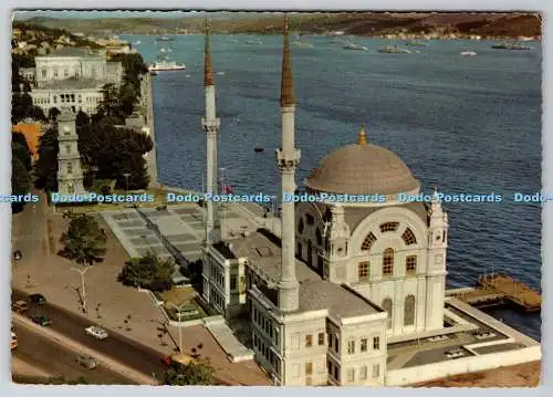 D331108 Istanbul. Dolmabahçe Moschee. Hasan Cetin