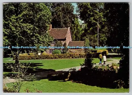 D328607 Melbourne. Fitzroy Gardens. Captain Cooks Cottage. National View. Murfet