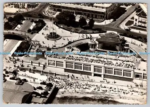 D331233 Clacton on Sea. Der Band Pavillon. Das Geschenkhaus. Aerofilme. RP. 1956