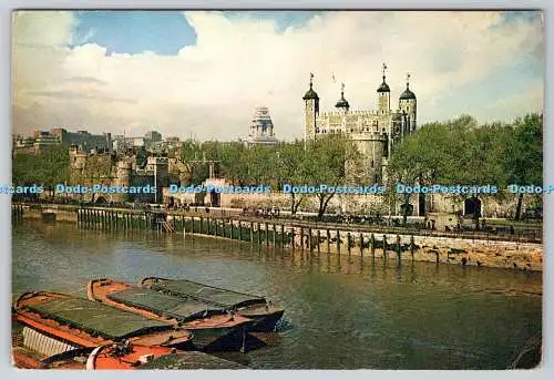 D334033 London. Im Tower of London Jahrhunderte englischer Geschichte. J.