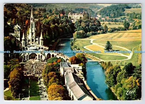 D338238 Lourdes. Luftansicht der Basilique. A. Doucet. PM. St. Gaudens. Garonne.