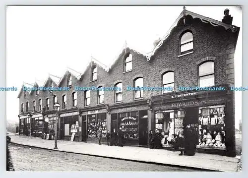 D33683 Wallington. Eisenbahnterrasse. Gutshofstraße. London Borough of Sutton Public