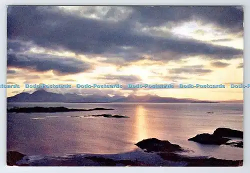 D336787 Sonnenuntergang über Skye von Kyle Lochalsh. J. Arthur Dixon. Inverness. Scotlan
