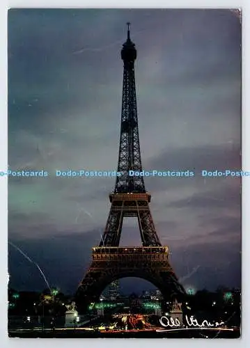 D336928 Paris. Clarte Crepusculaire sur la Tour Eiffel. Bild in. A. Teoule