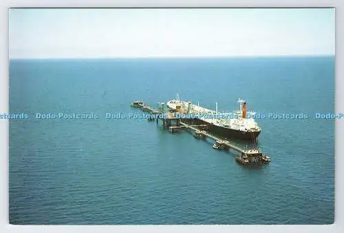 D3388890 mit den Komplimenten der Kuwait Oil Company. K.S.C. An Oil Tanker Loadi